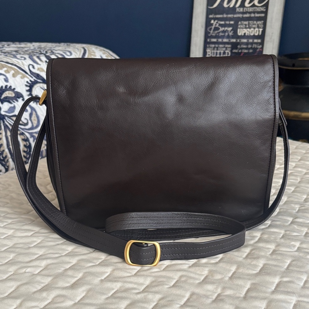 ILI New York Toronto Dark Brown Genuine Leather Messenger Bag
